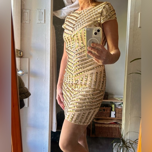 Gold sequin dress with low back - Picture 14 of 15